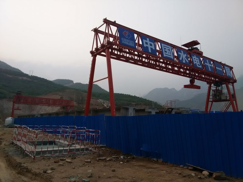 提梁機(jī)MG80-28M H=9M 中水十一局承建西峽縣宛西發(fā)電有限公司